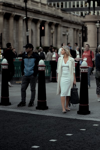Walk Around Bank (2023)