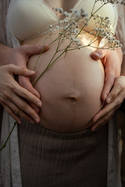 Autumn Maternity Session at Hill Garden and Pergola (2023)