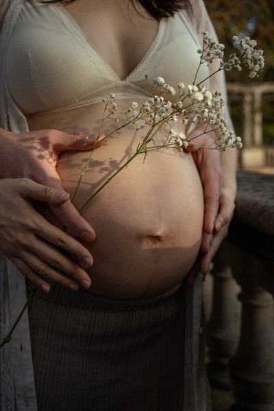 Autumn Maternity Session at Hill Garden and Pergola (2023)