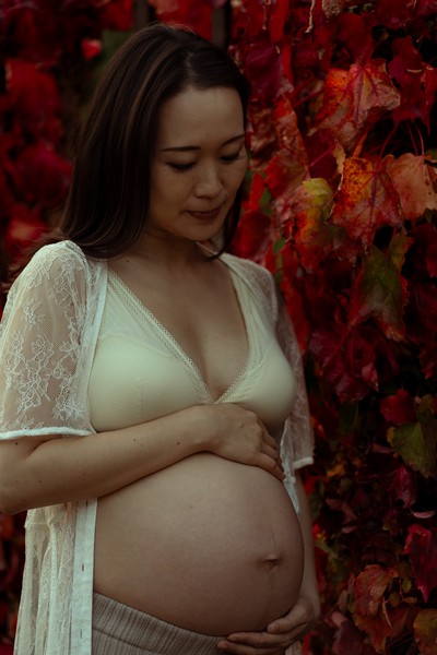 Autumn Maternity Session at Hill Garden and Pergola (2023)