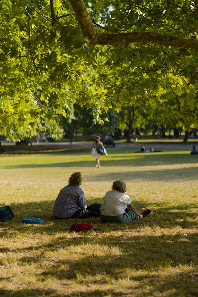 I like this, those two ladies sitting in the park with one of them clearly having some grass on the back of her shirt from laying down. Just to friends enjoying the nice weather together :) <hr>Summer London Walk (2026)